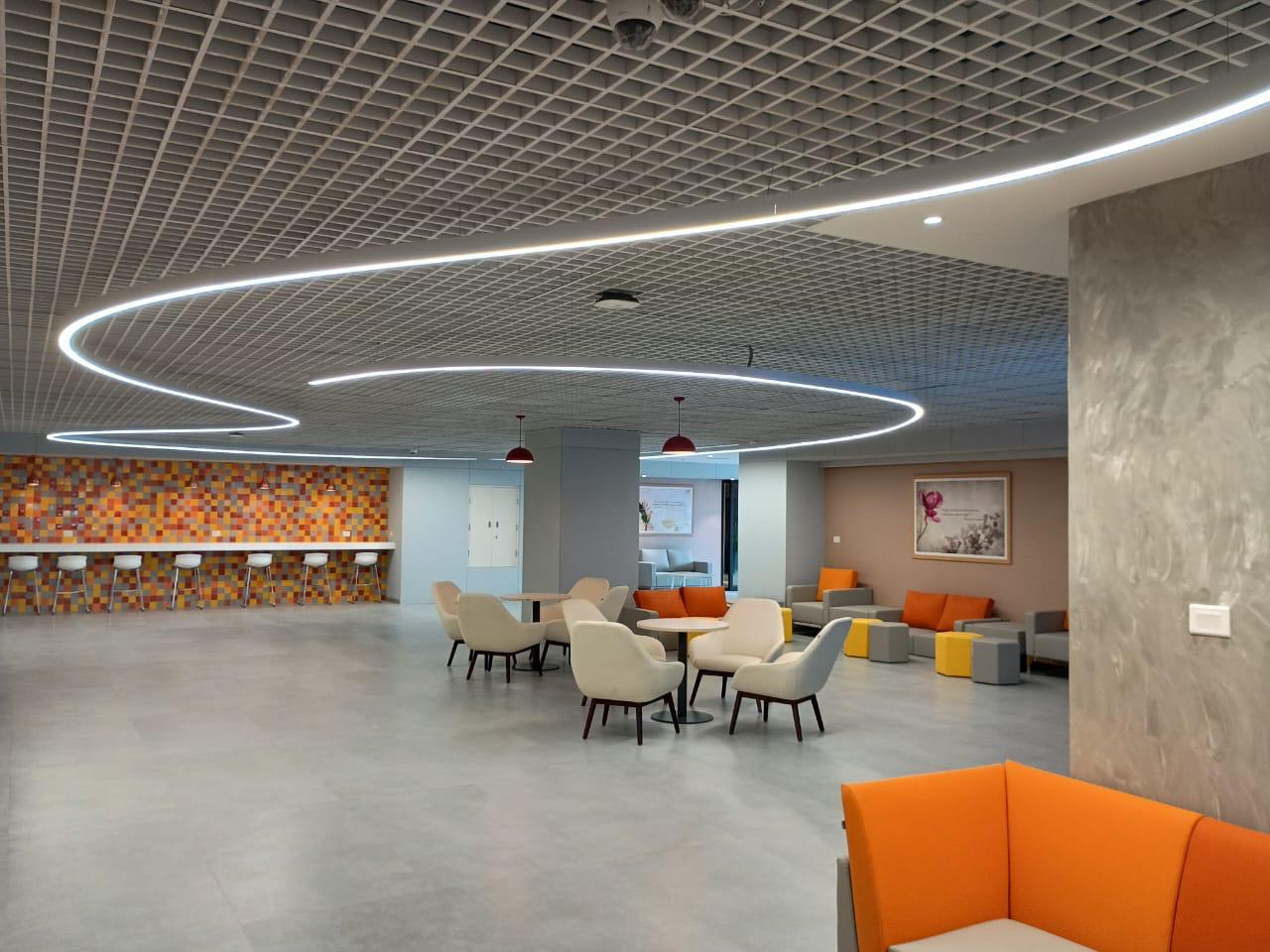 Lounge ceiling with sweeping linear light form